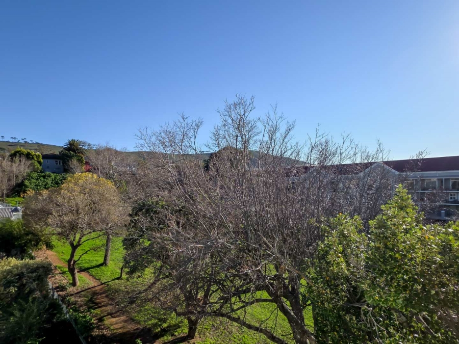 To Let 1 Bedroom Property for Rent in Gardens Western Cape